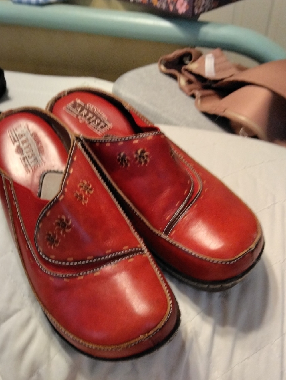 NWOT L'ARTISTE Genuine Red Leather Slip-On Clogs with Floral Accents